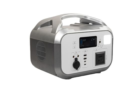 UL / CE goedgekeurd 576Wh AC Output Power Fast Charge binnen 3 uur Draagbare zonne-energiecentrale met LED-licht voor RV