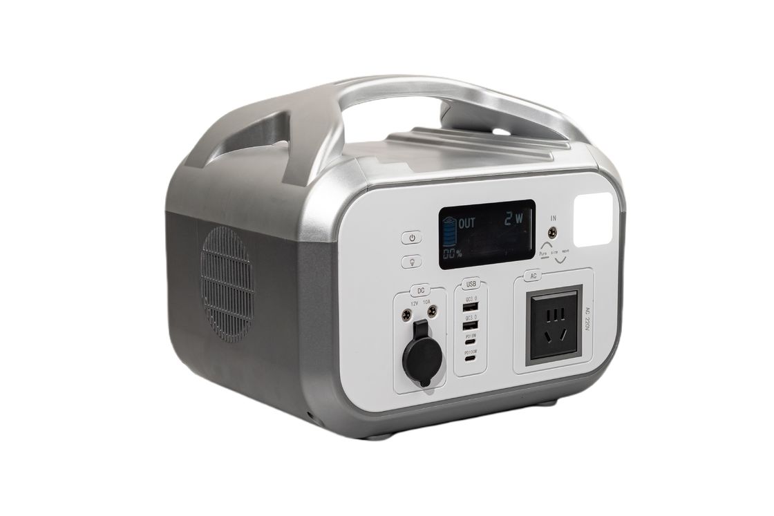 UL / CE goedgekeurd 576Wh AC Output Power Fast Charge binnen 3 uur Draagbare zonne-energiecentrale met LED-licht voor RV